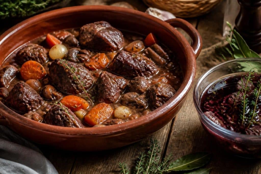 découvrez une recette facile de civet de sanglier avec une marinade traditionnelle pour un plat savoureux et authentique. parfait pour régaler vos convives !