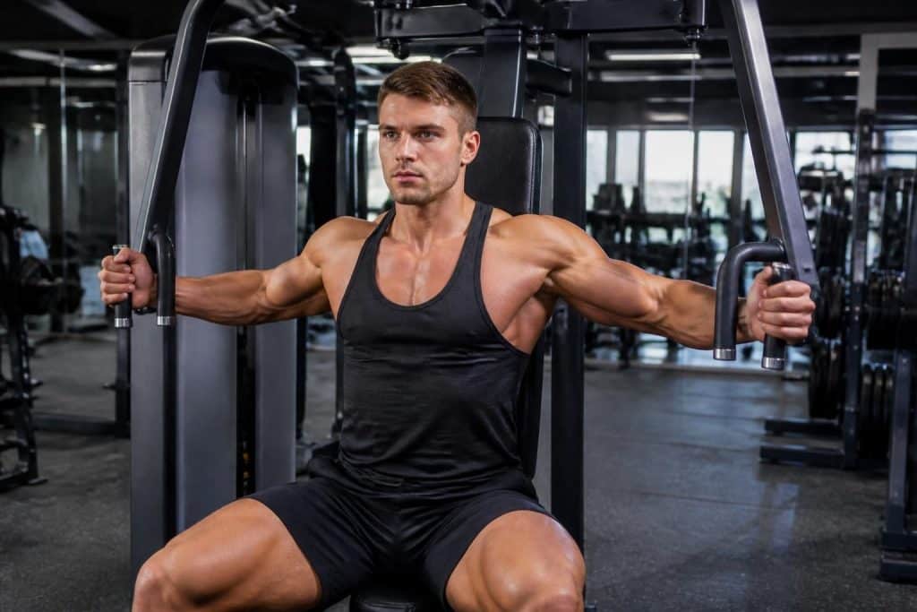 découvrez comment muscler efficacement vos pectoraux grâce à la machine pec deck. conseils et techniques pour optimiser votre entraînement en salle.