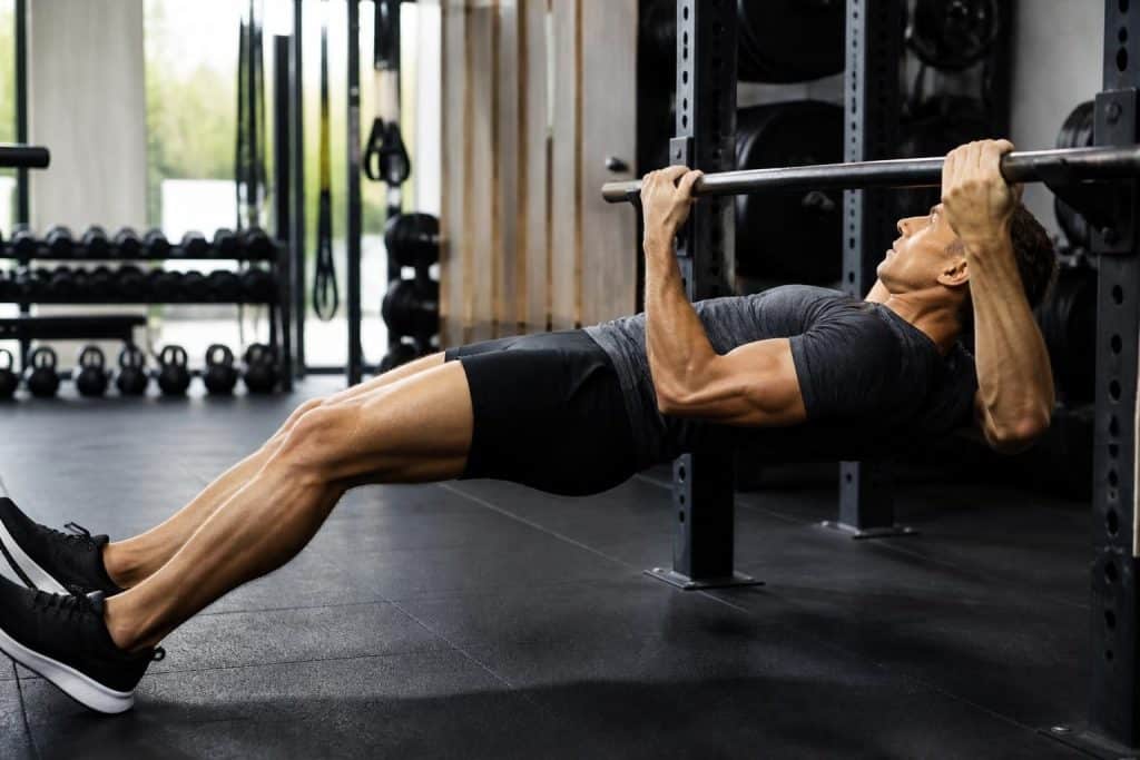 découvrez la technique de la traction australienne et bénéficiez de conseils pratiques pour renforcer efficacement votre dos et améliorer votre posture.