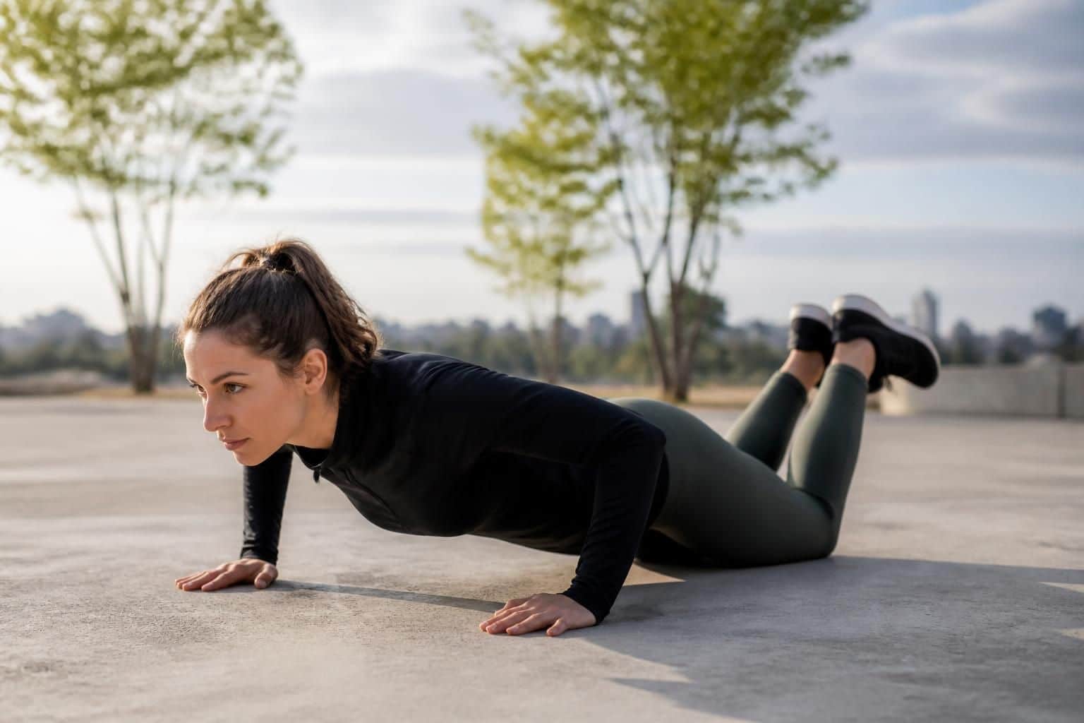 découvrez des exercices de callisthénie pour femmes, efficaces et sans matériel, idéaux pour débuter facilement et améliorer votre forme physique à la maison.