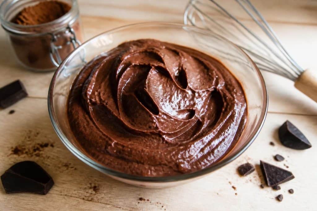 découvrez notre recette facile de crème mousseline au chocolat, onctueuse et gourmande, parfaite pour sublimer vos desserts maison.