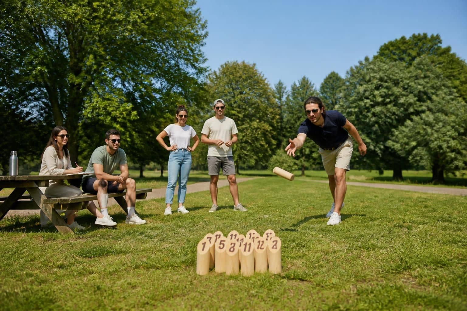 découvrez les règles, astuces et conseils essentiels pour bien jouer aux quilles finlandaises et profiter pleinement de ce jeu convivial en famille ou entre amis.